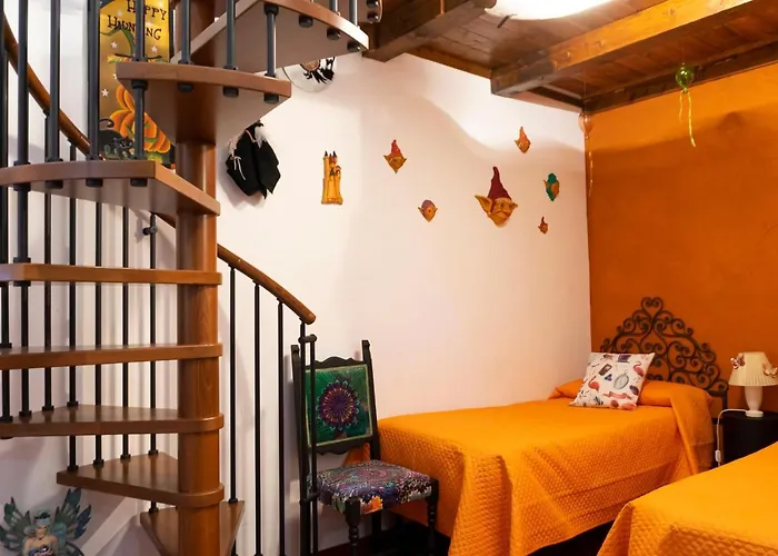 LE STREGHE rooms e art,centralissimo con garage su richiesta Livorno